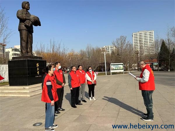 机关一支部：让普法宣传与学习雷锋精神同行